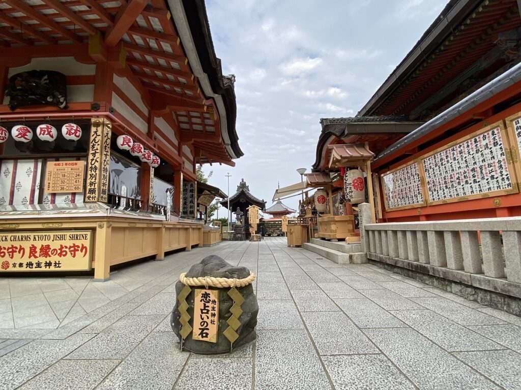 早朝の清水寺 参拝 静寂と清々しさを感じる旅 旅とアロマ