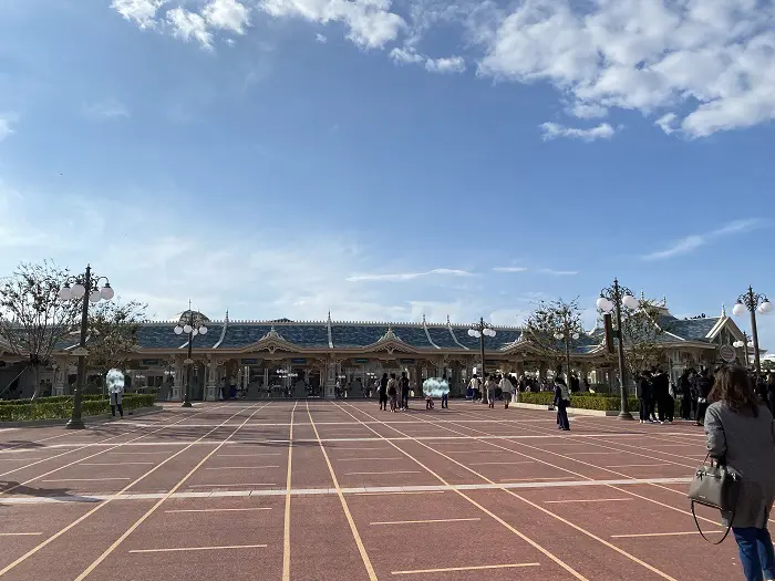 エレクトリカルパレードが再開 入場者も増えてきた11月の東京ディズニーランド スタンバイパスとエントリー受付はどんな感じ 旅とアロマ